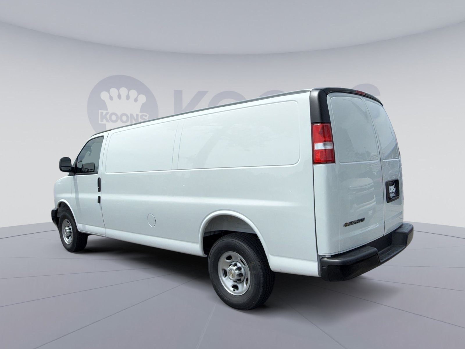 New 2026 Chevrolet Express 3500 Extended RWD image 4