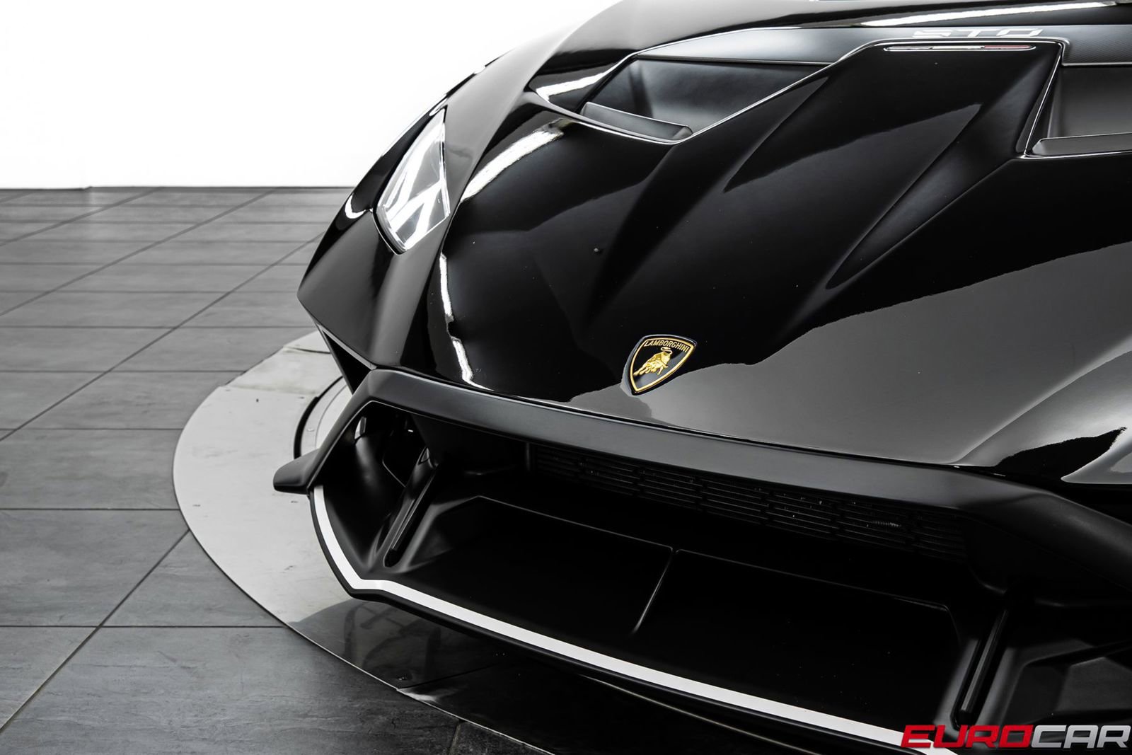 Used 2022 Lamborghini Huracan STO RWD image 11