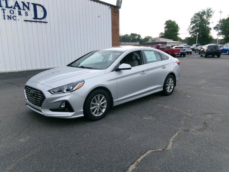 Used 2019 Hyundai Sonata SE FWD image 2