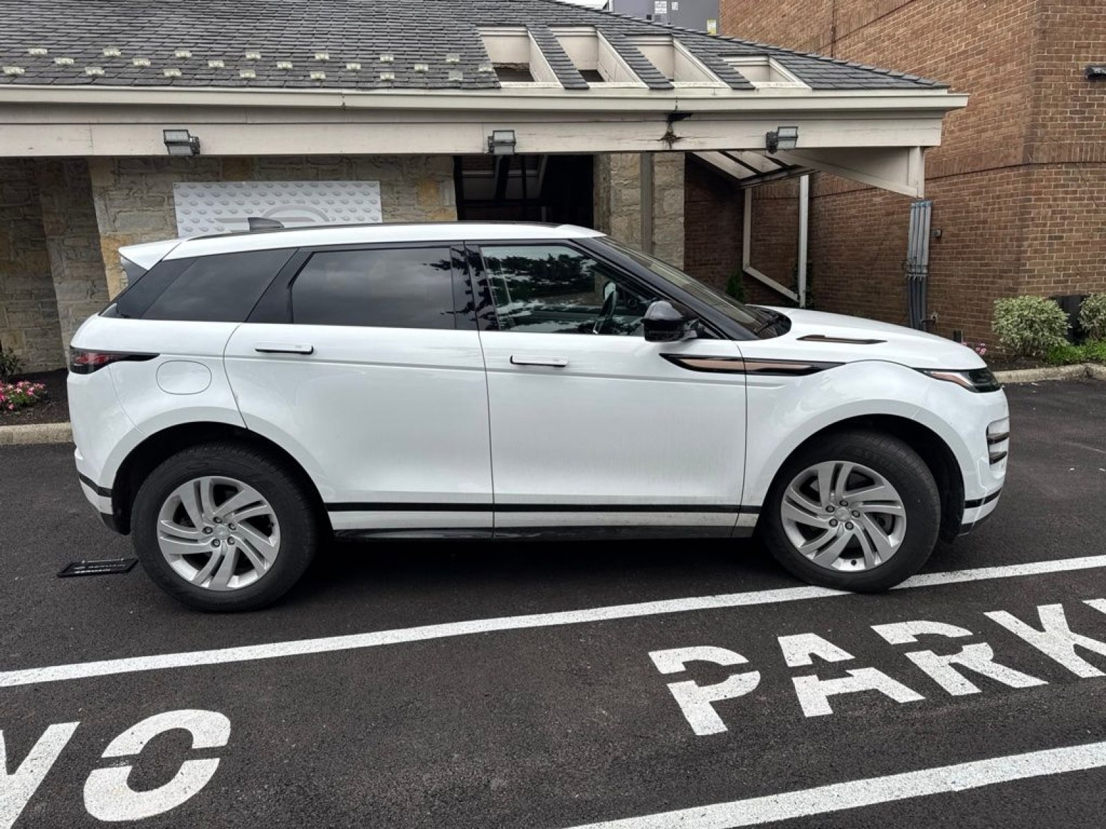 Used 2023 Land Rover Range Rover Evoque R-Dynamic S AWD/4WD image 6