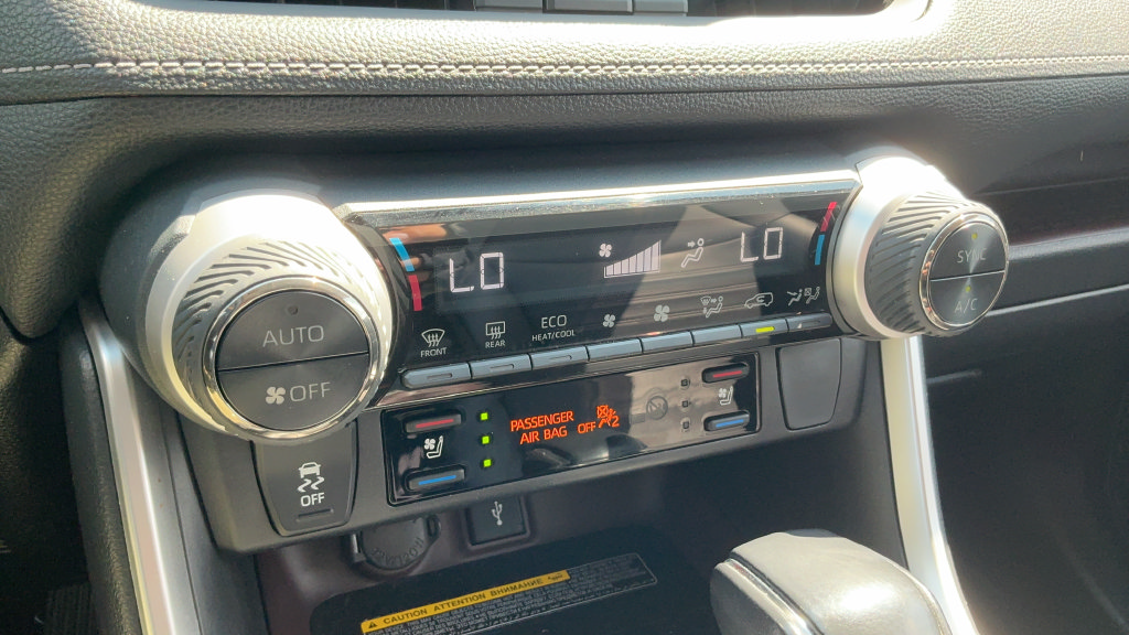 Used 2020 Toyota RAV4 Limited AWD/4WD image 16