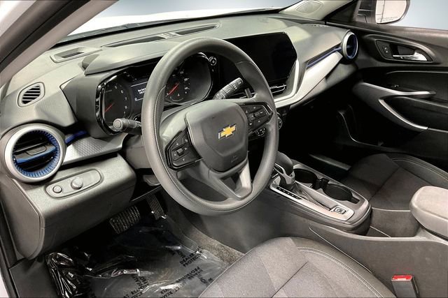 Used 2025 Chevrolet Trax LS image 16