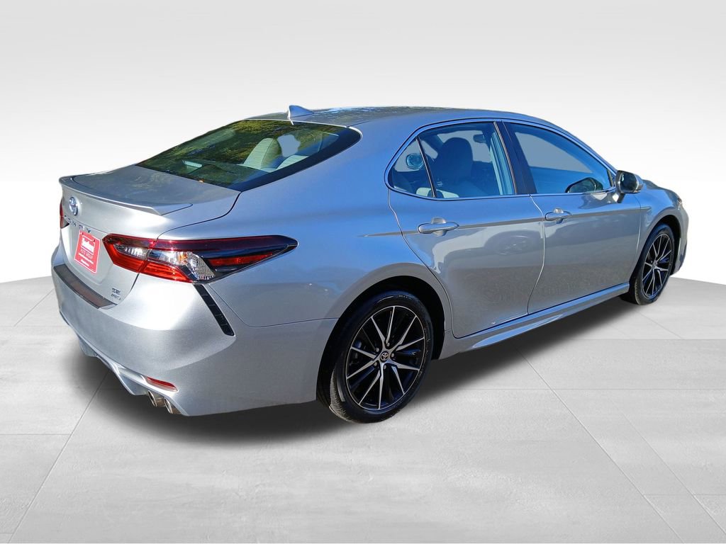 Used 2024 Toyota Camry SE image 9