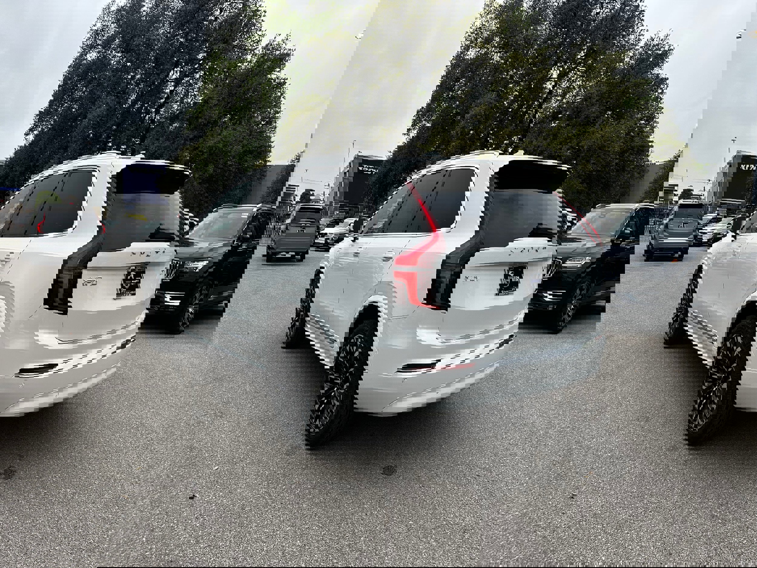 New 2025 Volvo XC90 T8 Plus w/ Protection Package Premier image 4