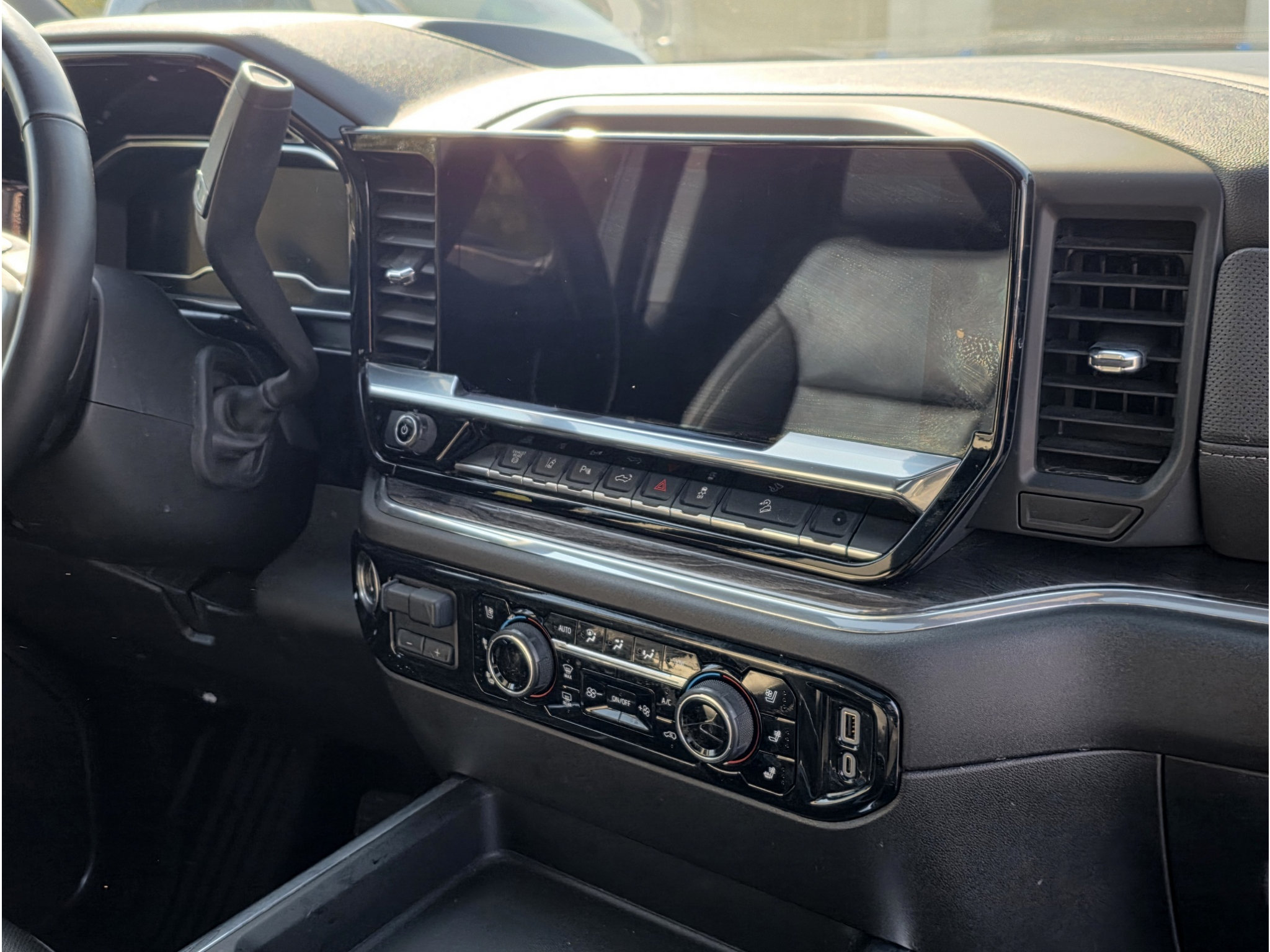 Used 2024 Chevrolet Silverado 3500 LTZ w/ LTZ Plus Package AWD/4WD image 23
