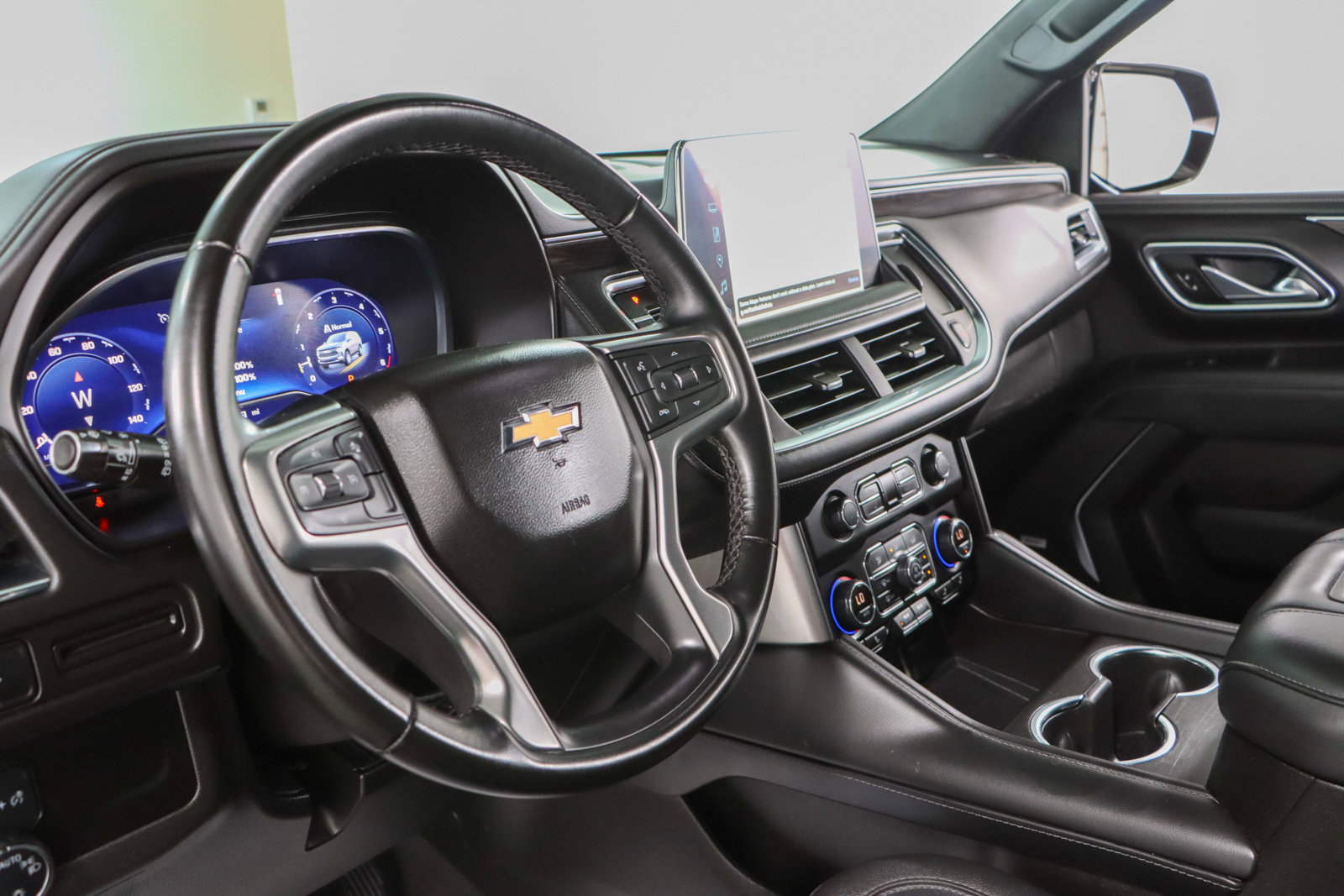 Used 2023 Chevrolet Suburban LT image 25