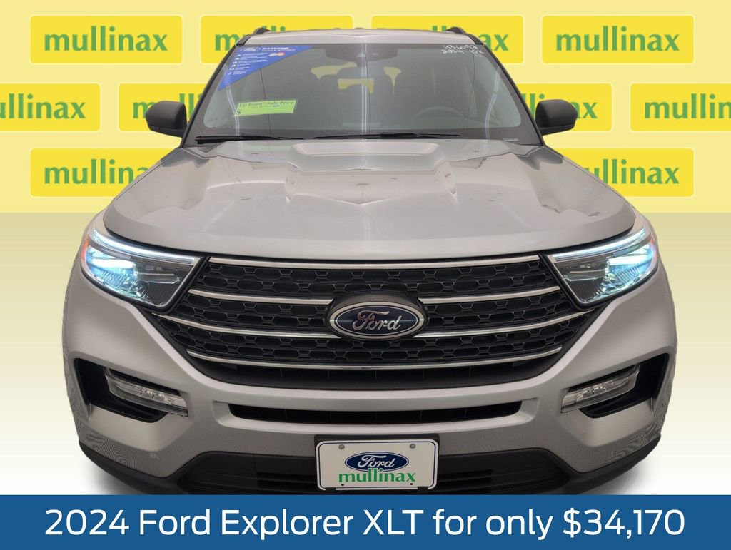 Used 2024 Ford Explorer XLT w/ Equipment Group 202A image 13