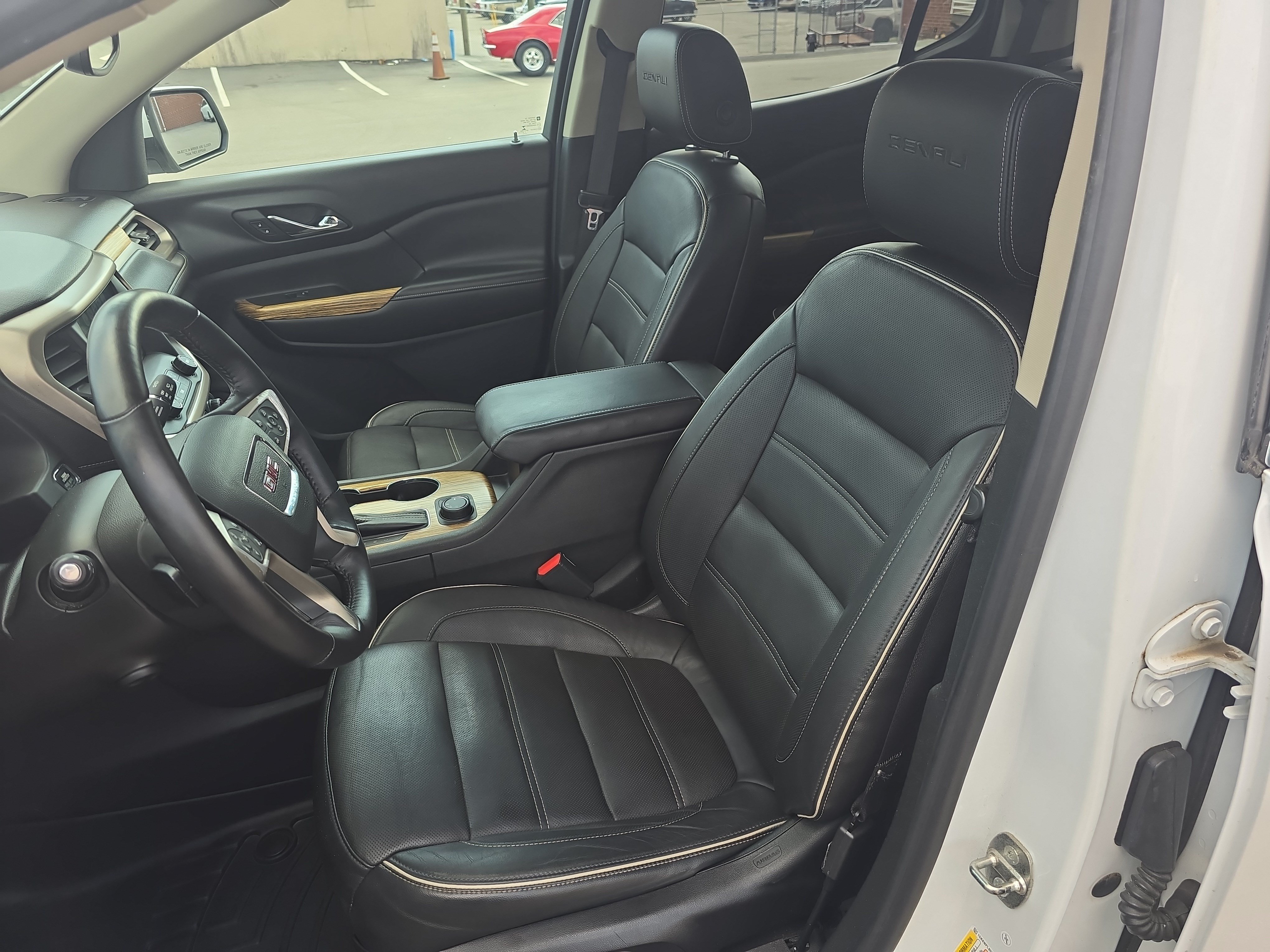 Used 2017 GMC Acadia Denali w/ Technology Package FWD image 15