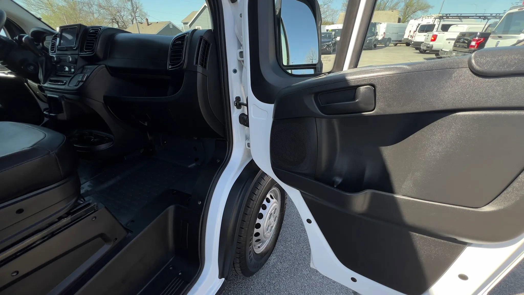 Used 2025 RAM ProMaster 2500 w/ Convenience Group FWD image 27
