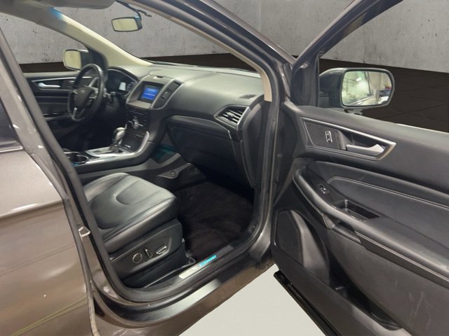Used 2017 Ford Edge Titanium w/ Technology Package AWD/4WD image 28