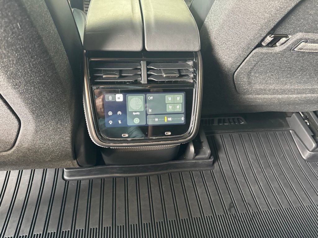 Used 2025 Rivian R1S Premium AWD/4WD image 26