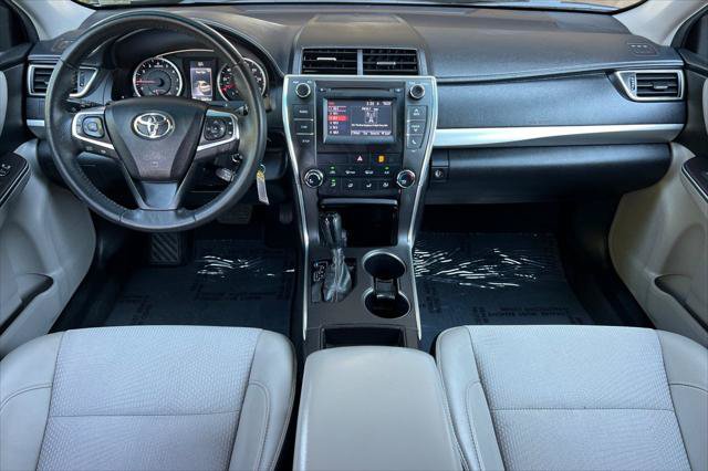 Certified 2017 Toyota Camry SE FWD image 3