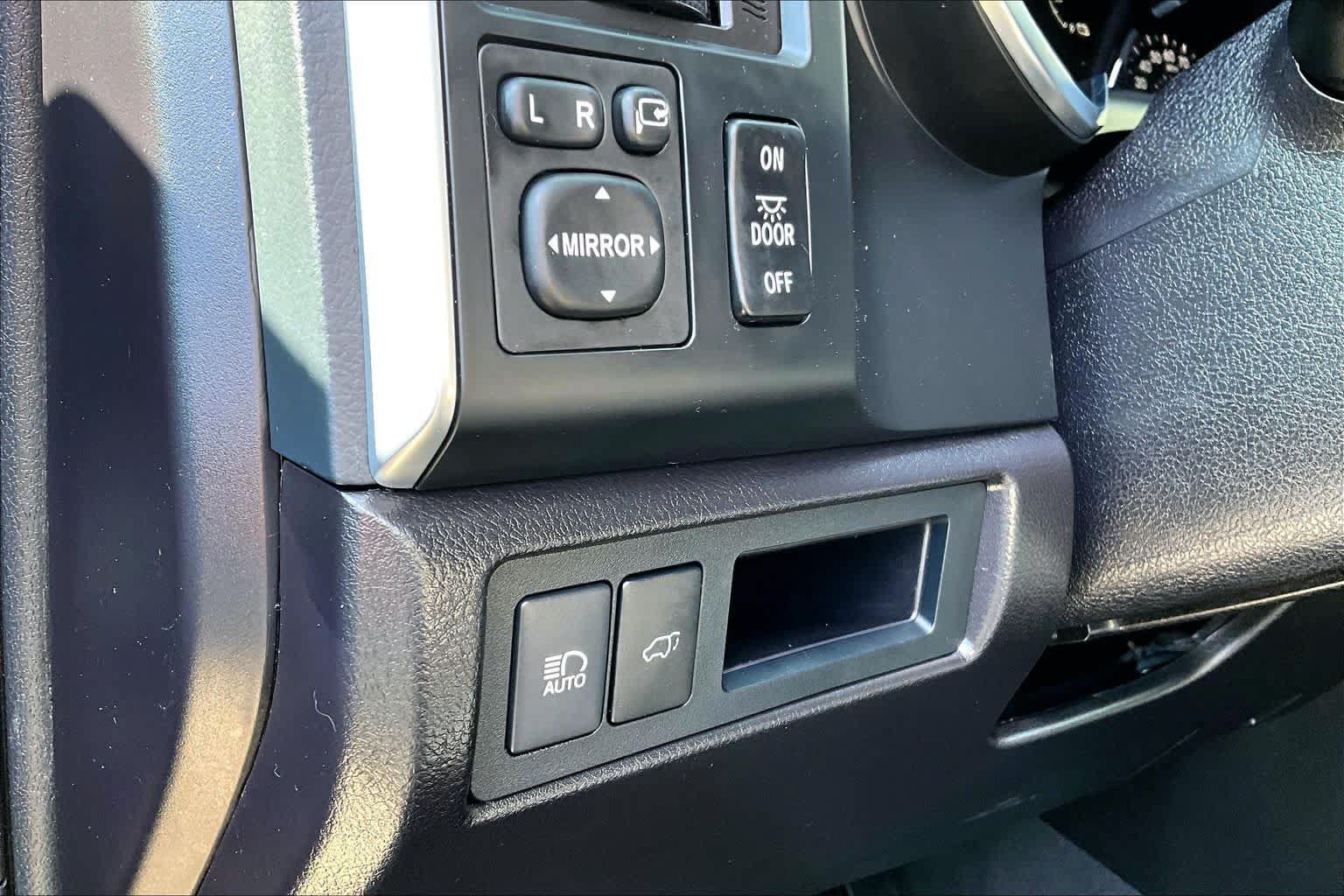 Used 2022 Toyota Sequoia TRD Pro AWD/4WD image 33