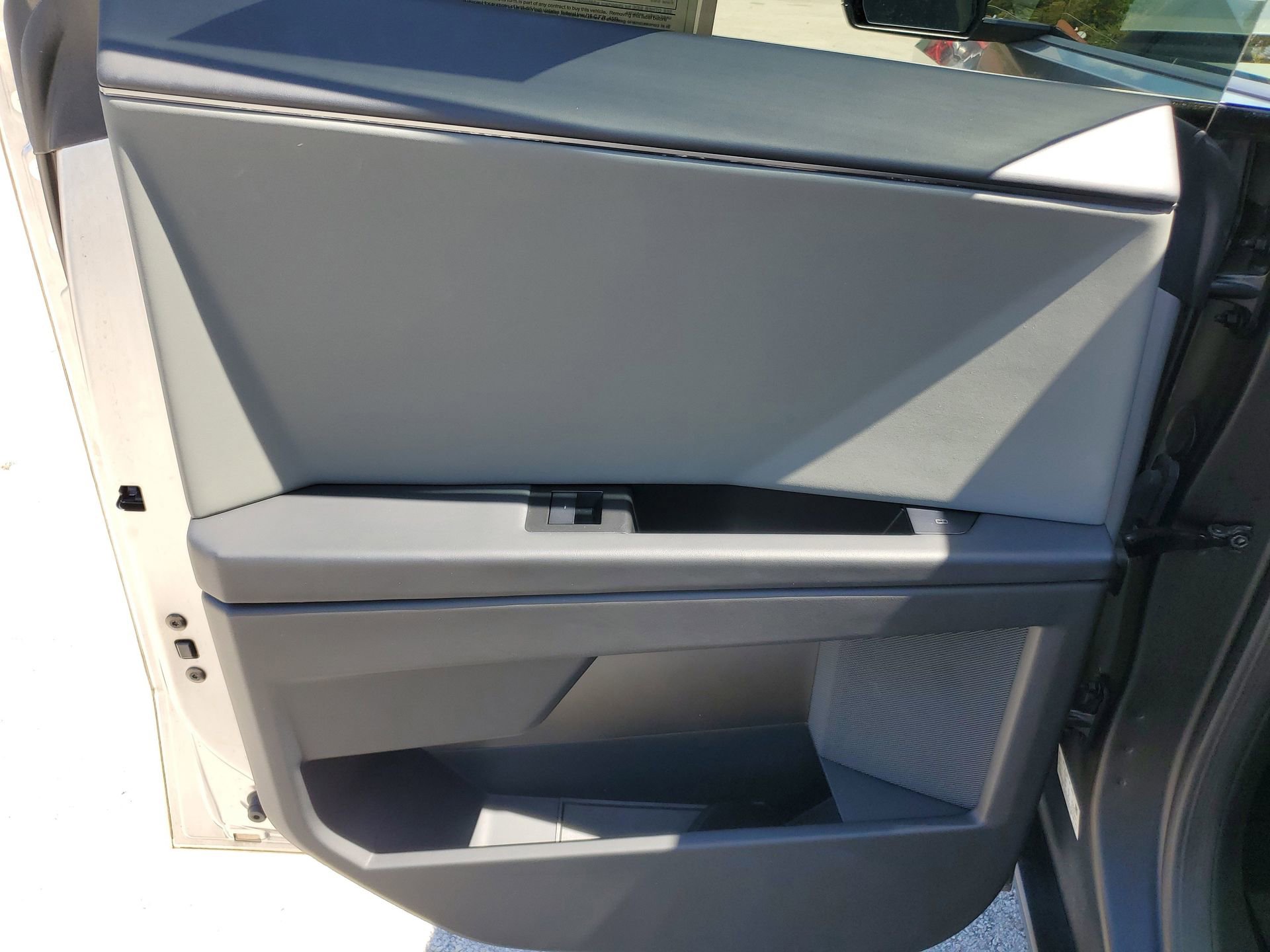 Used 2025 Tesla Cybertruck AWD Crew Cab image 7