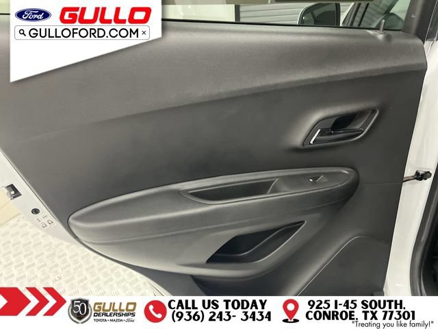 Used 2017 Chevrolet Trax LT w/ LT Convenience Package FWD image 17