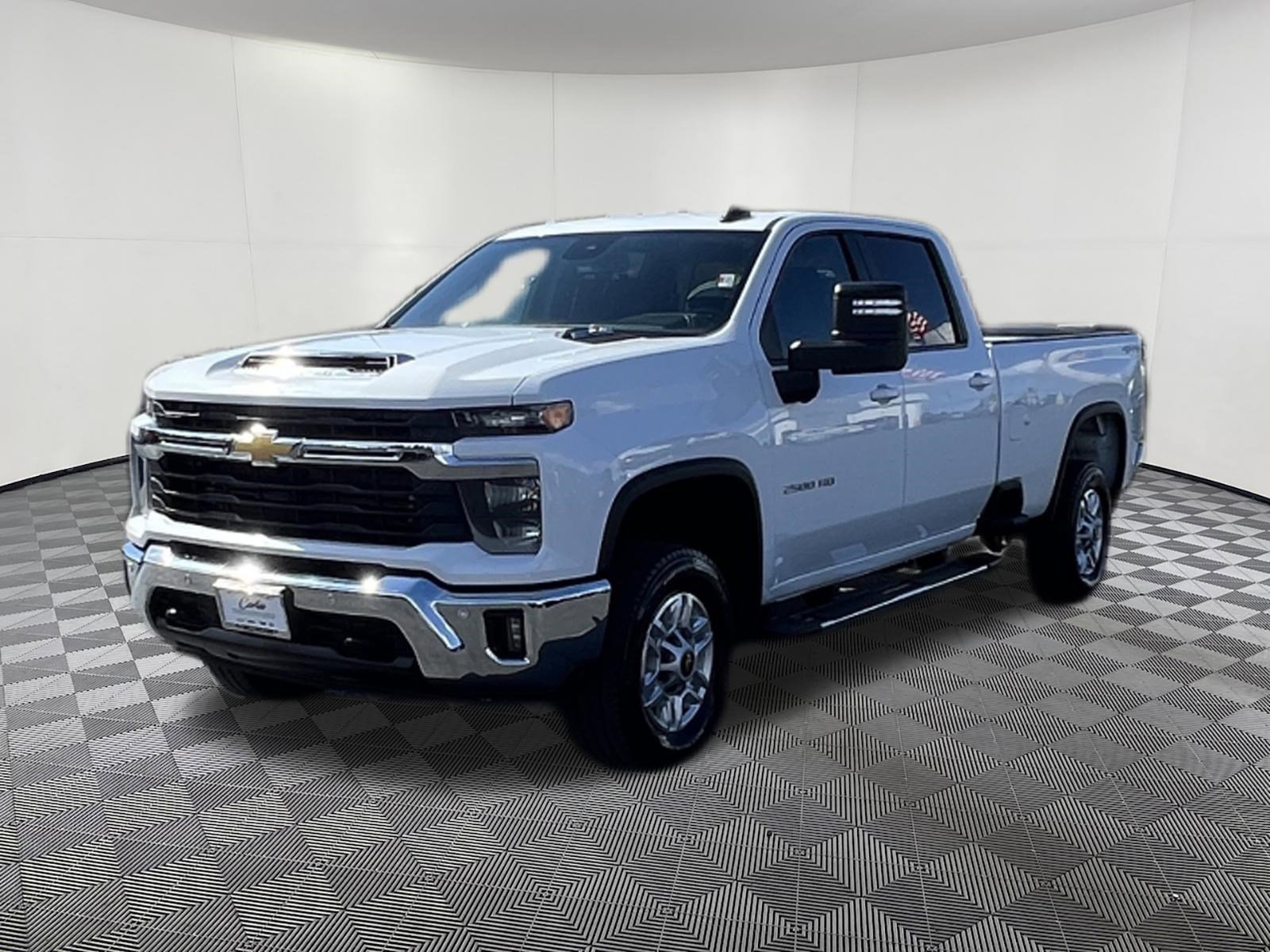Used 2025 Chevrolet Silverado 2500 LT w/ Safety Package AWD/4WD image 3