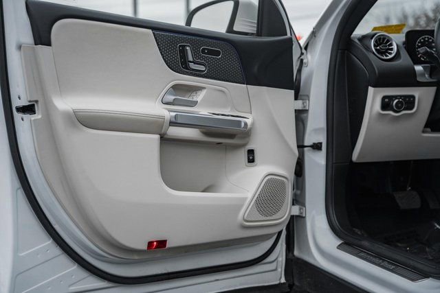 Certified 2025 Mercedes-Benz GLB 250 4MATIC image 37