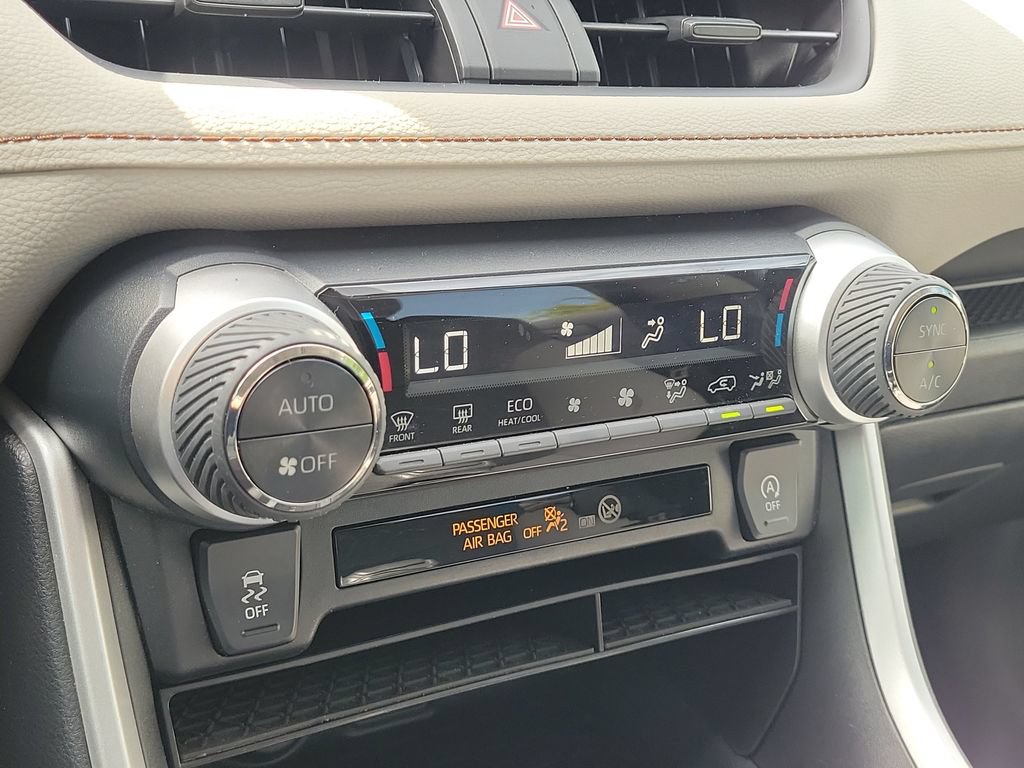 Used 2021 Toyota RAV4 XLE FWD image 16