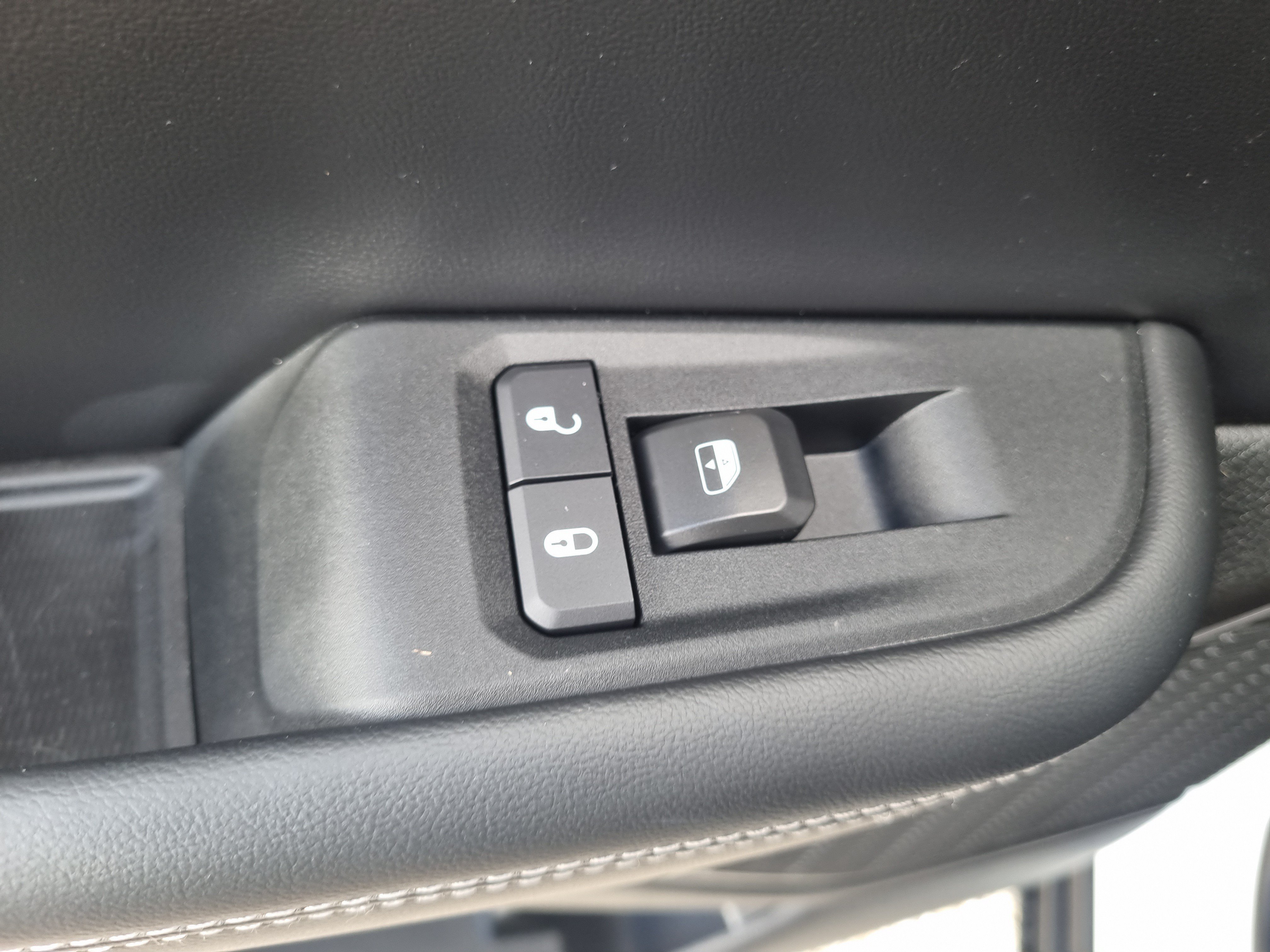 Used 2026 Jeep Grand Cherokee L Limited w/ Limited Altitude Package RWD image 12