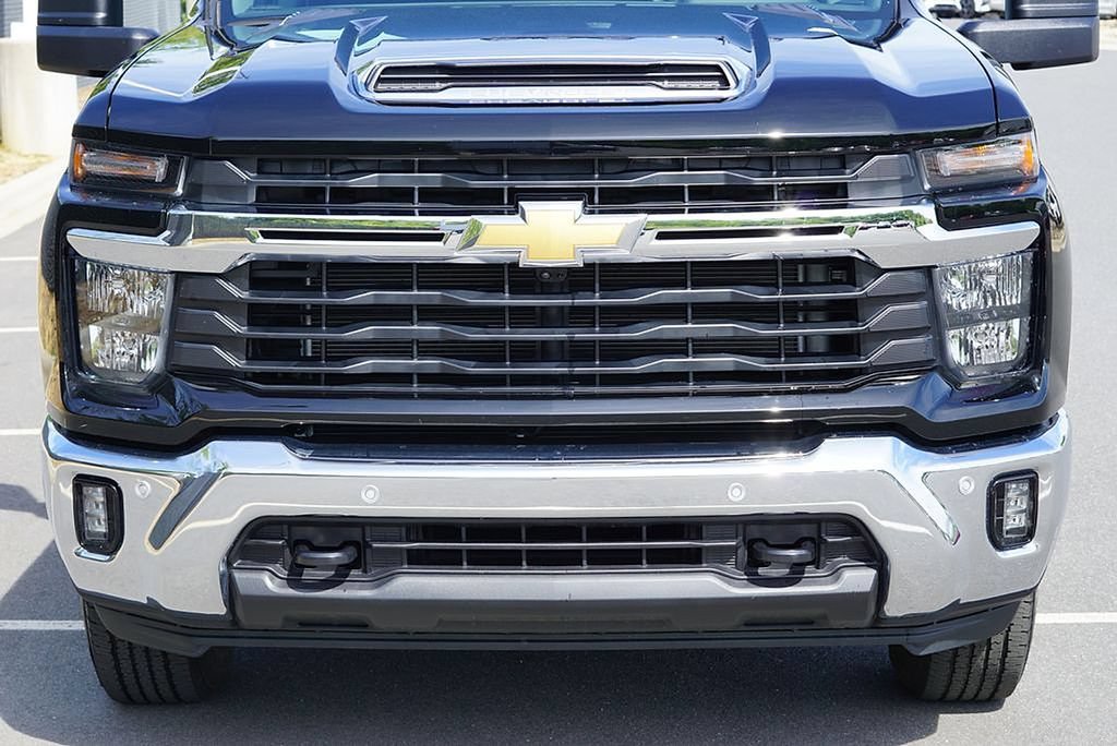 Used 2025 Chevrolet Silverado 2500 LT w/ All Star Edition AWD/4WD image 9