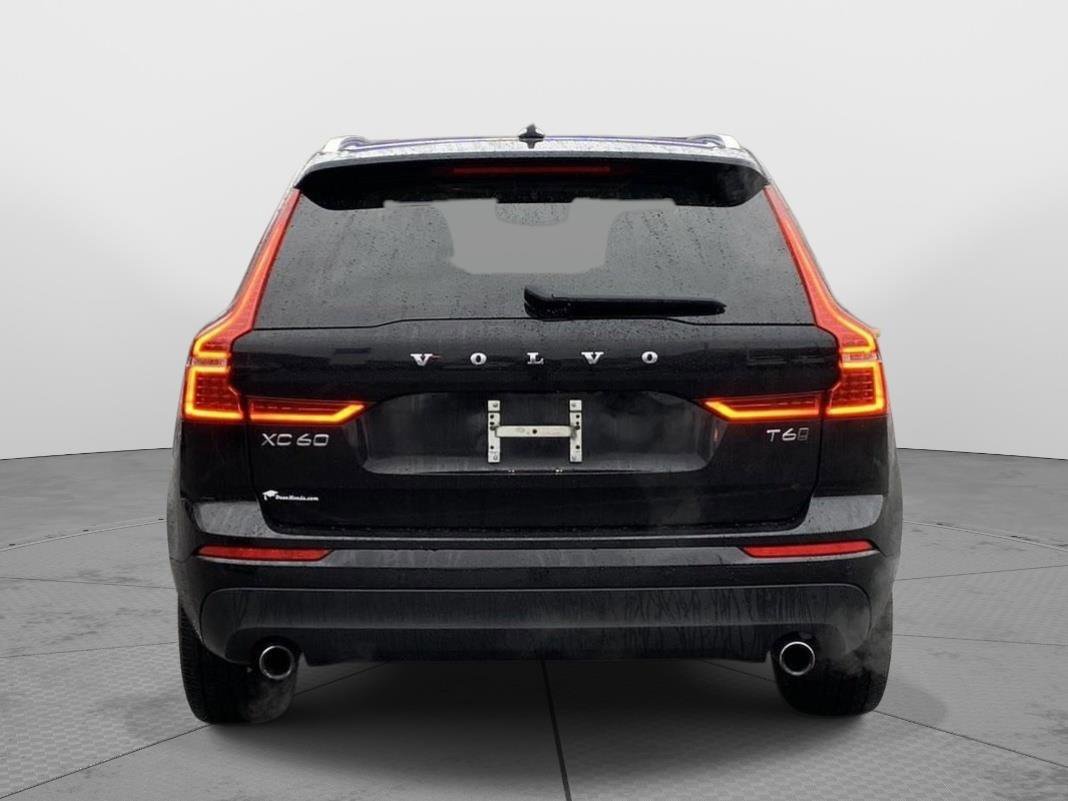 Used 2021 Volvo XC60 T6 Momentum w/ Premium Package image 4