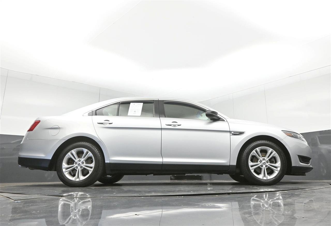 Used 2019 Ford Taurus SE FWD image 32