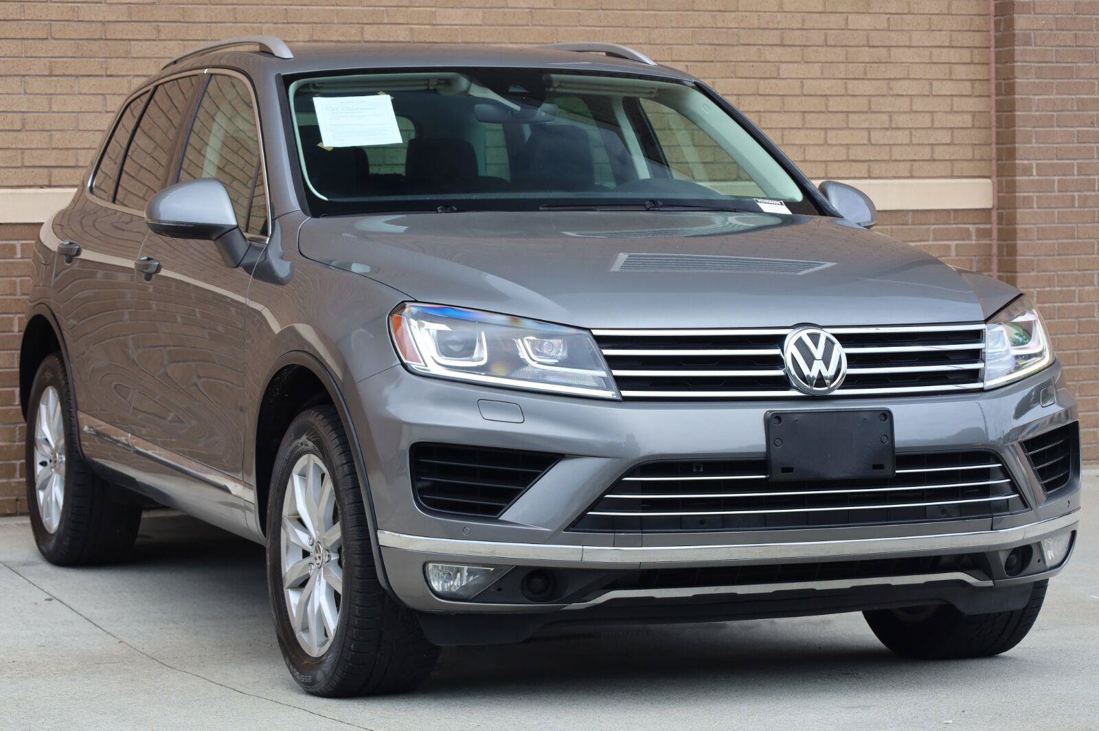 Used 2017 Volkswagen Touareg Sport AWD/4WD image 6