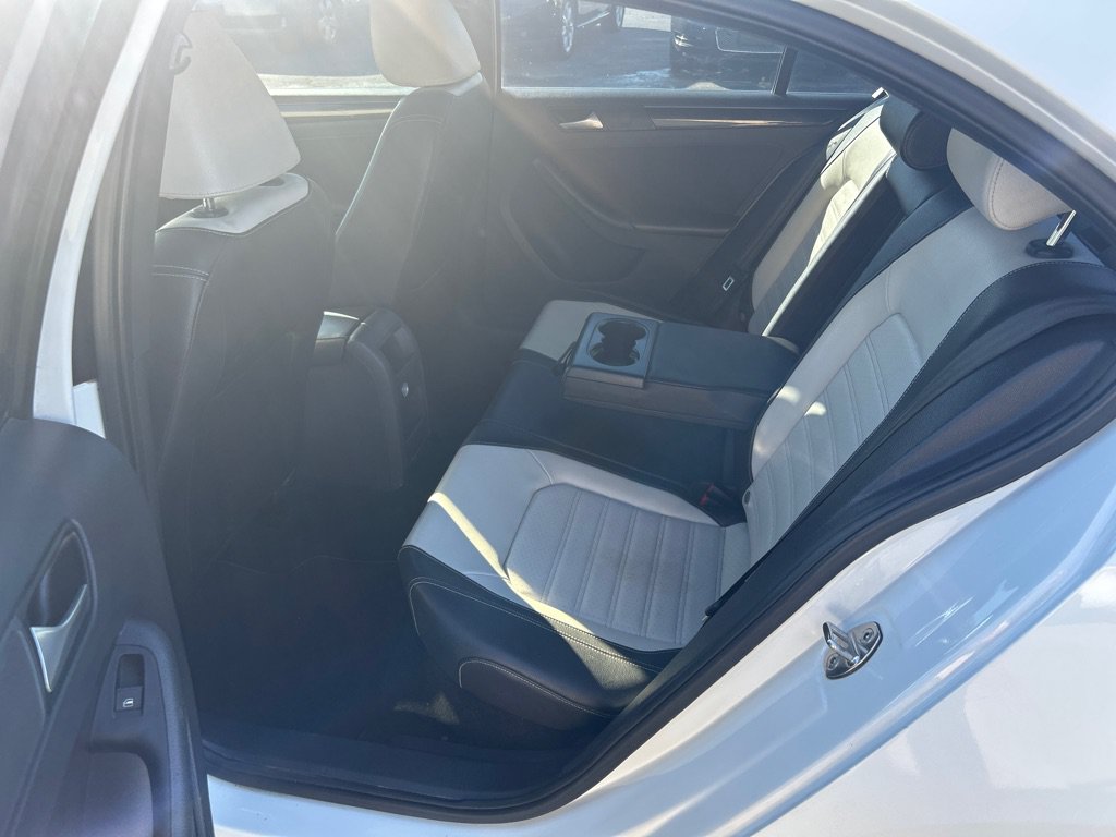 Used 2015 Volkswagen Jetta Sport FWD image 10