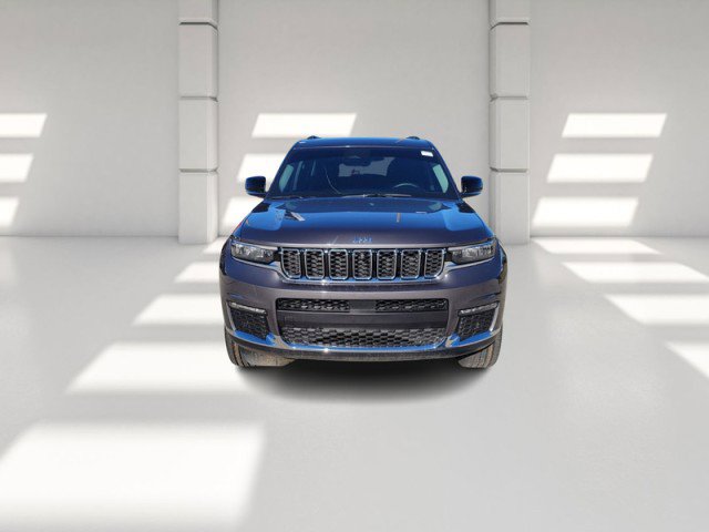Used 2023 Jeep Grand Cherokee L Limited w/ Luxury Tech Group II image 2