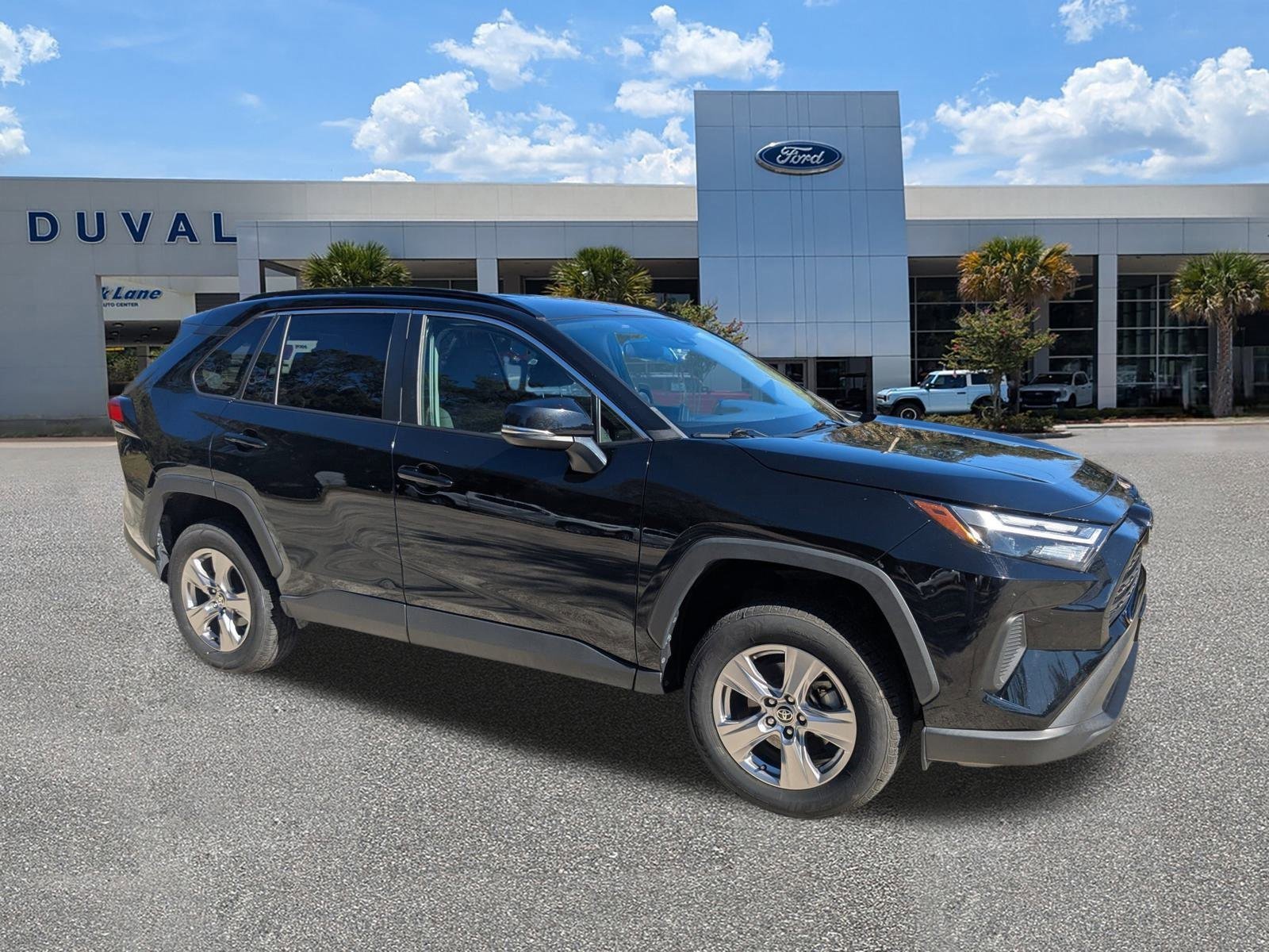 Used 2023 Toyota RAV4 XLE image 2