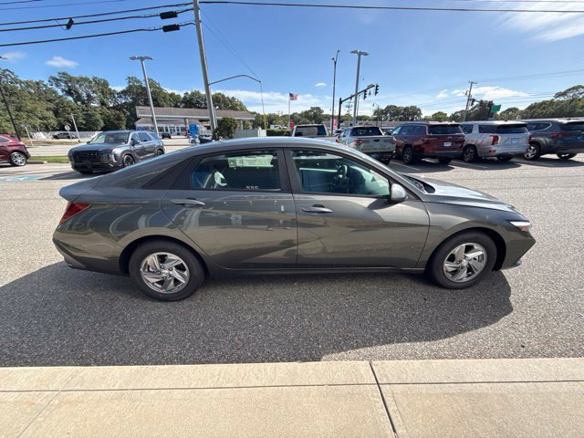 New 2026 Hyundai Elantra SE FWD image 8