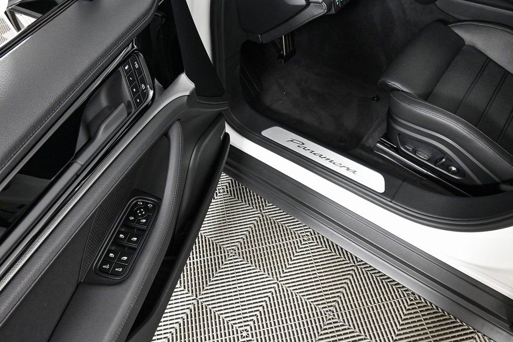 Used 2025 Porsche Panamera RWD image 8