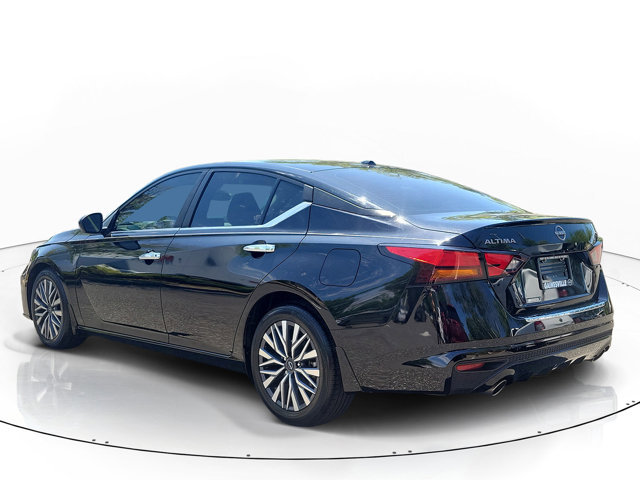 Used 2023 Nissan Altima 2.5 SV w/ SV Premium Package FWD image 3