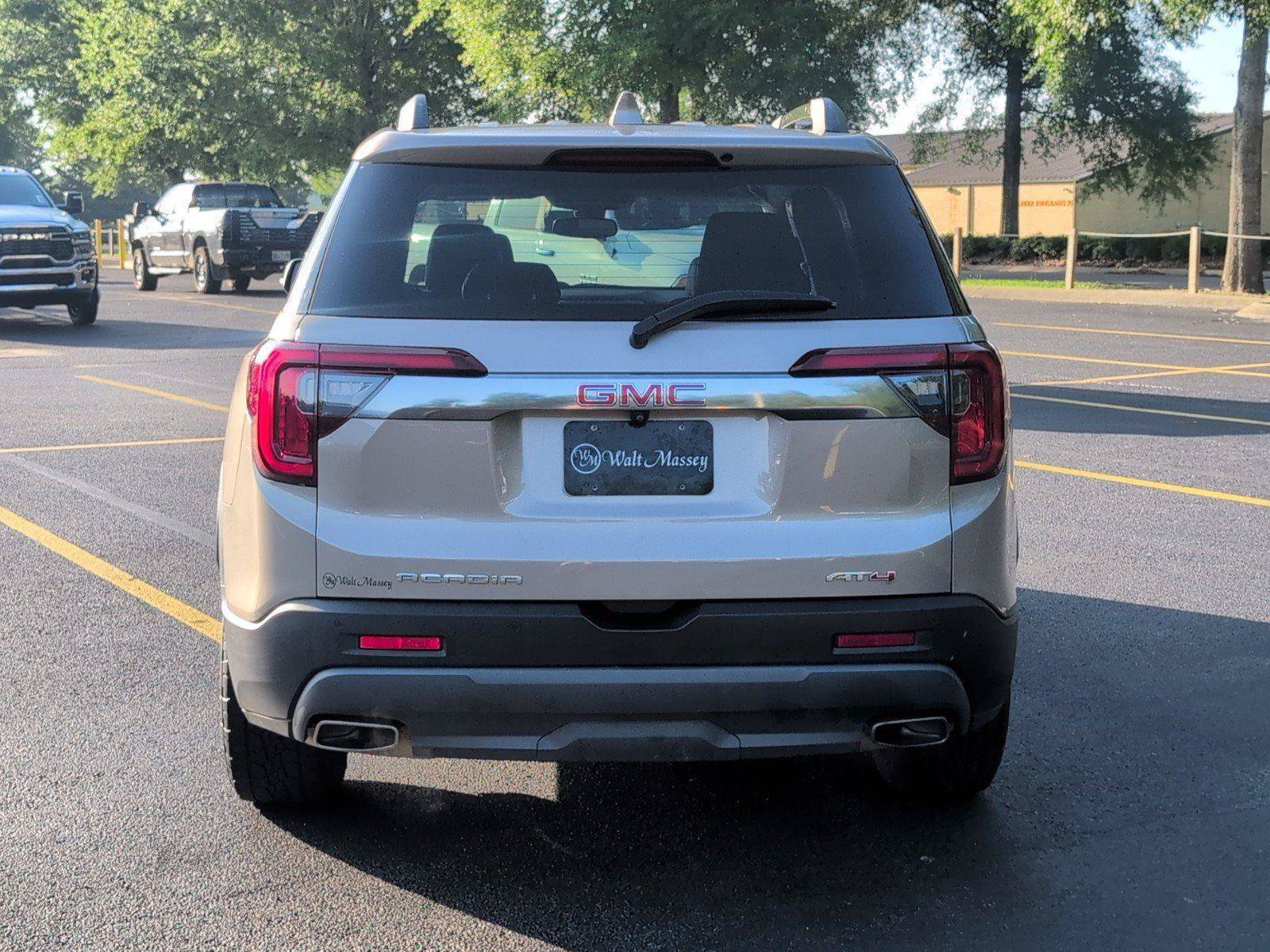 Used 2022 GMC Acadia AT4 w/ Technology Package AWD/4WD image 4