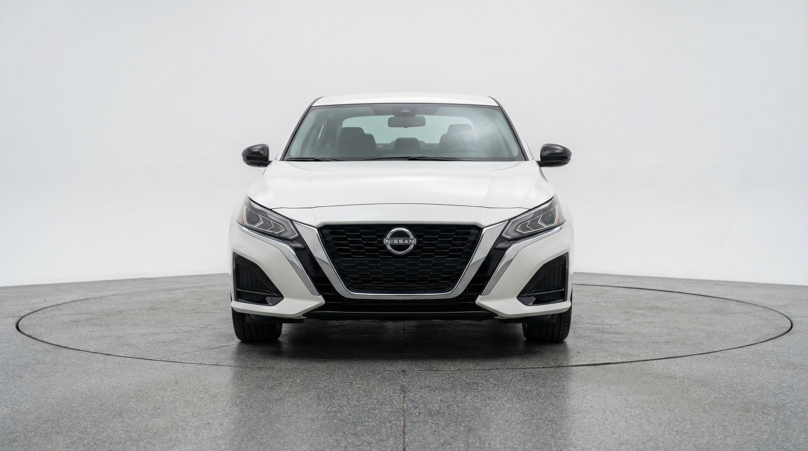 Used 2025 Nissan Altima 2.5 SV image 2