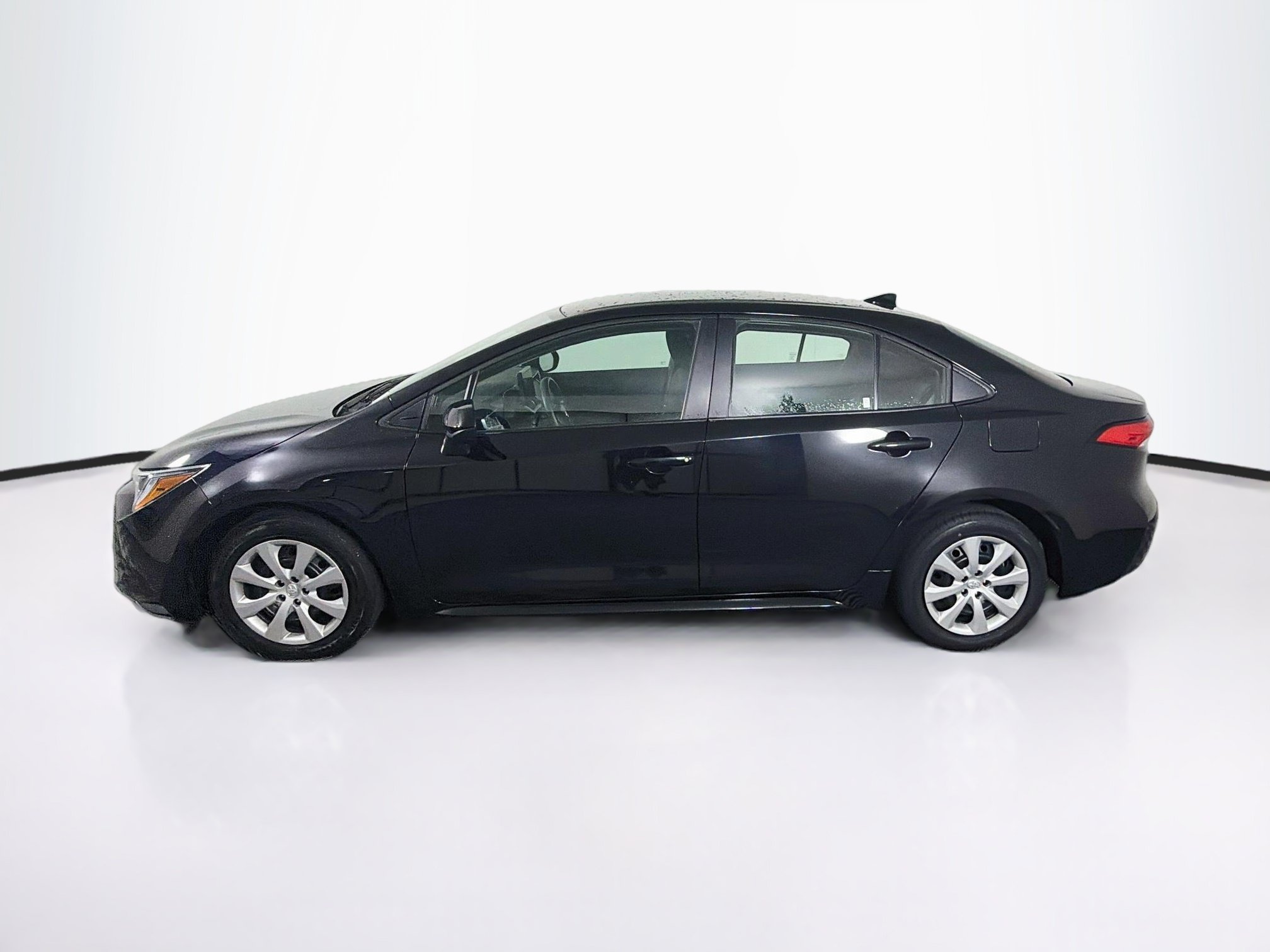 Used 2025 Toyota Corolla LE FWD image 4
