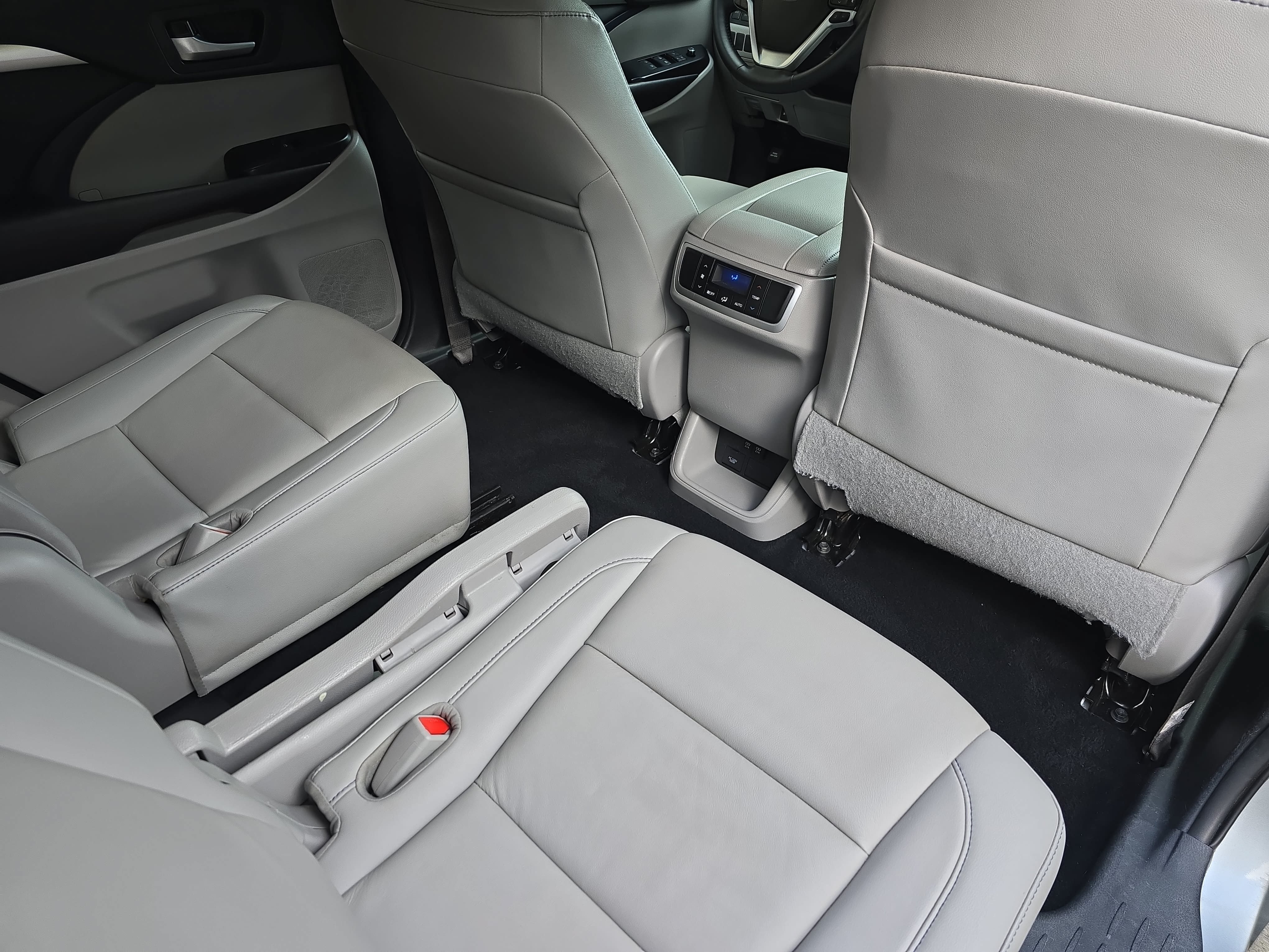 Used 2019 Toyota Highlander XLE AWD/4WD image 11