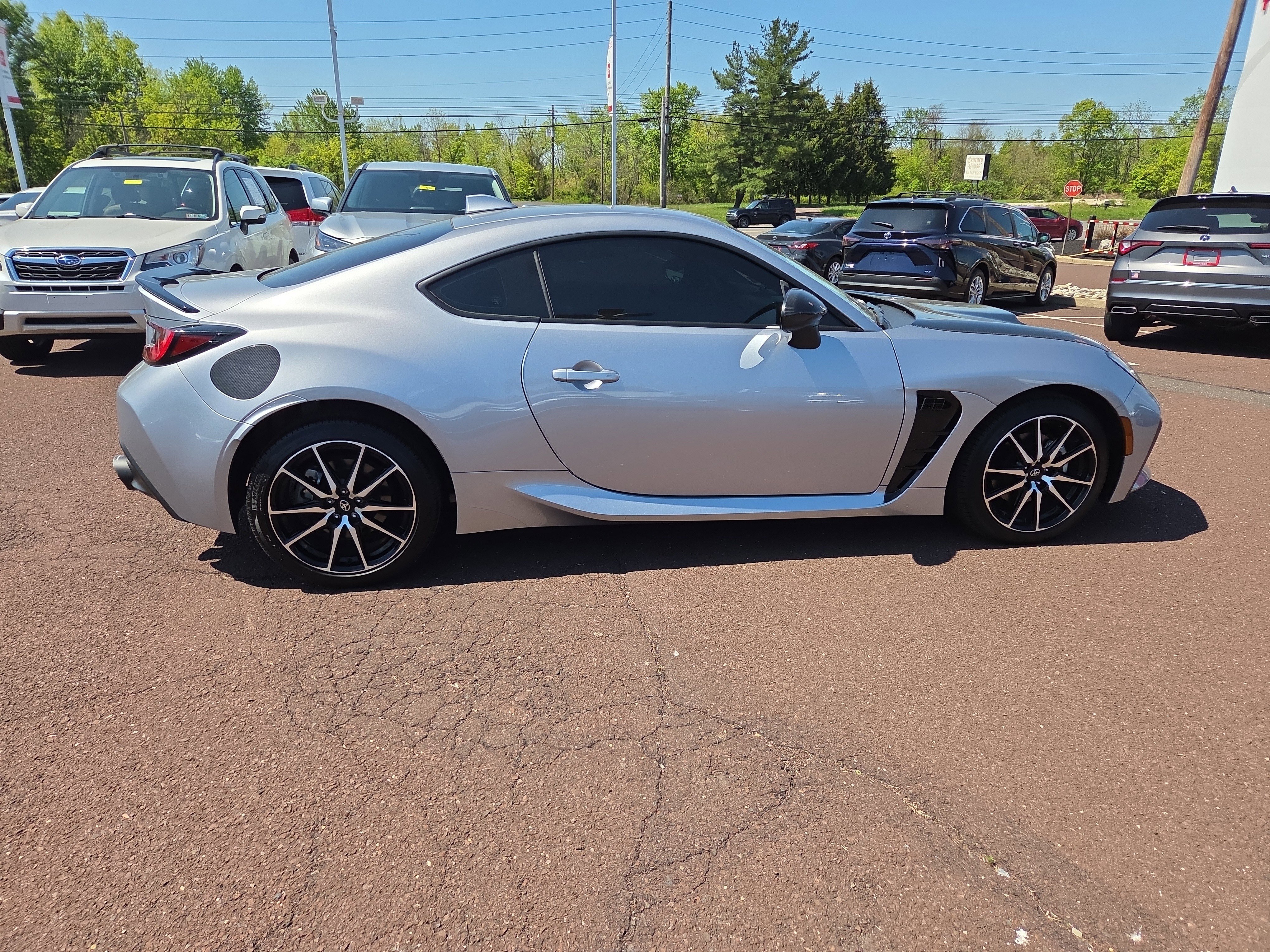 Used 2023 Toyota GR86 w/ ALL Weather Mat Package (TMS) RWD image 2