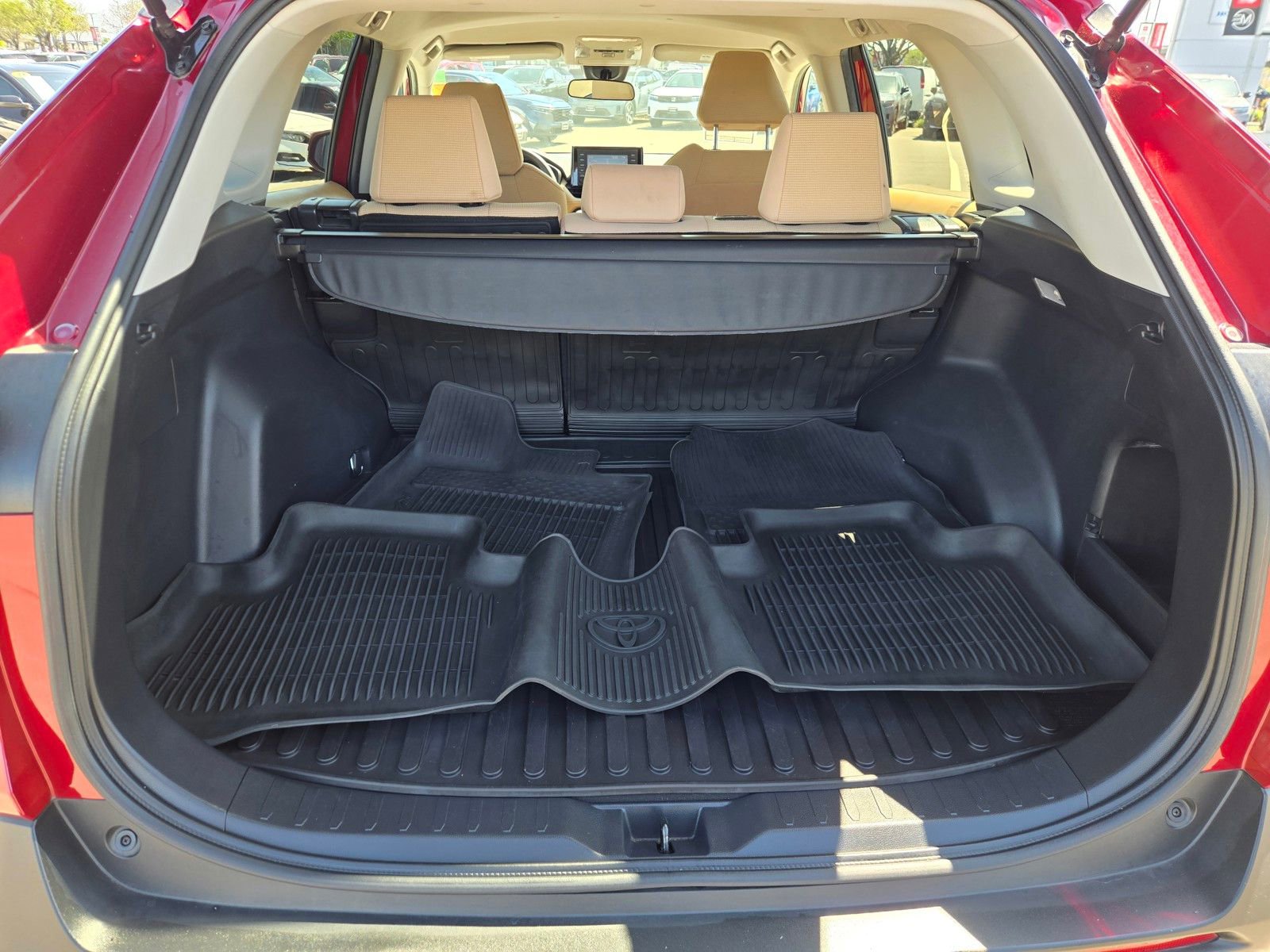 Used 2021 Toyota RAV4 LE FWD image 10
