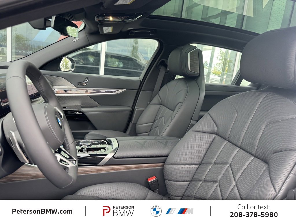 New 2026 BMW 760i xDrive w/ Executive Package image 17
