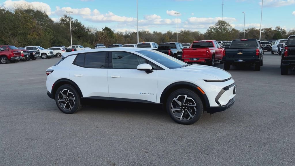 New 2026 Chevrolet Equinox EV LT image 2
