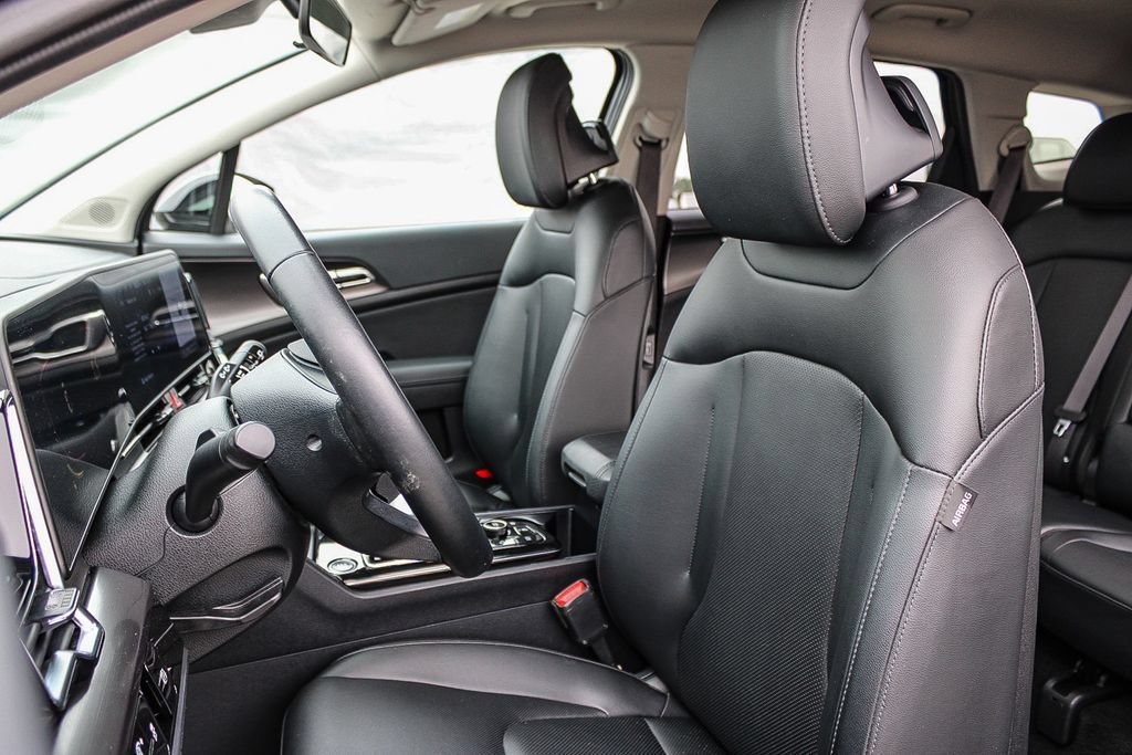 Used 2025 Kia Sportage EX FWD image 18