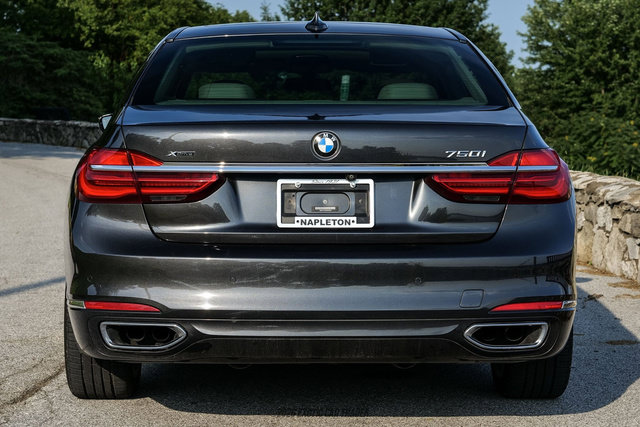 Used 2019 BMW 750i xDrive w/ Executive Package AWD/4WD image 7