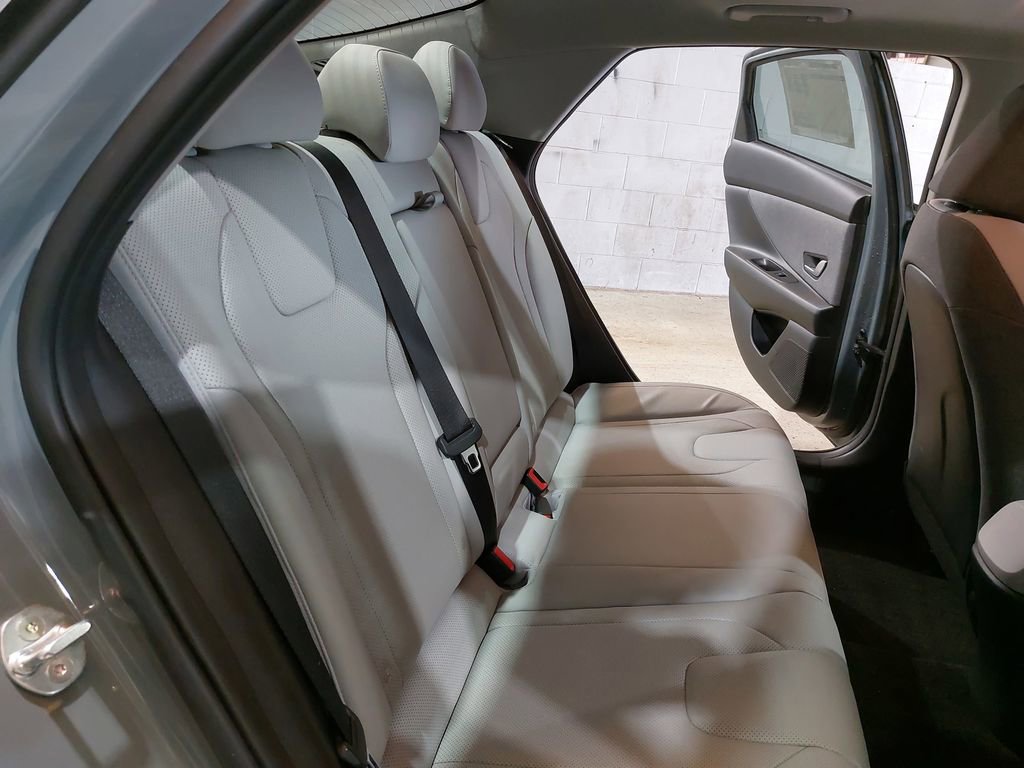Used 2023 Hyundai Elantra Limited w/ Cargo Package image 12