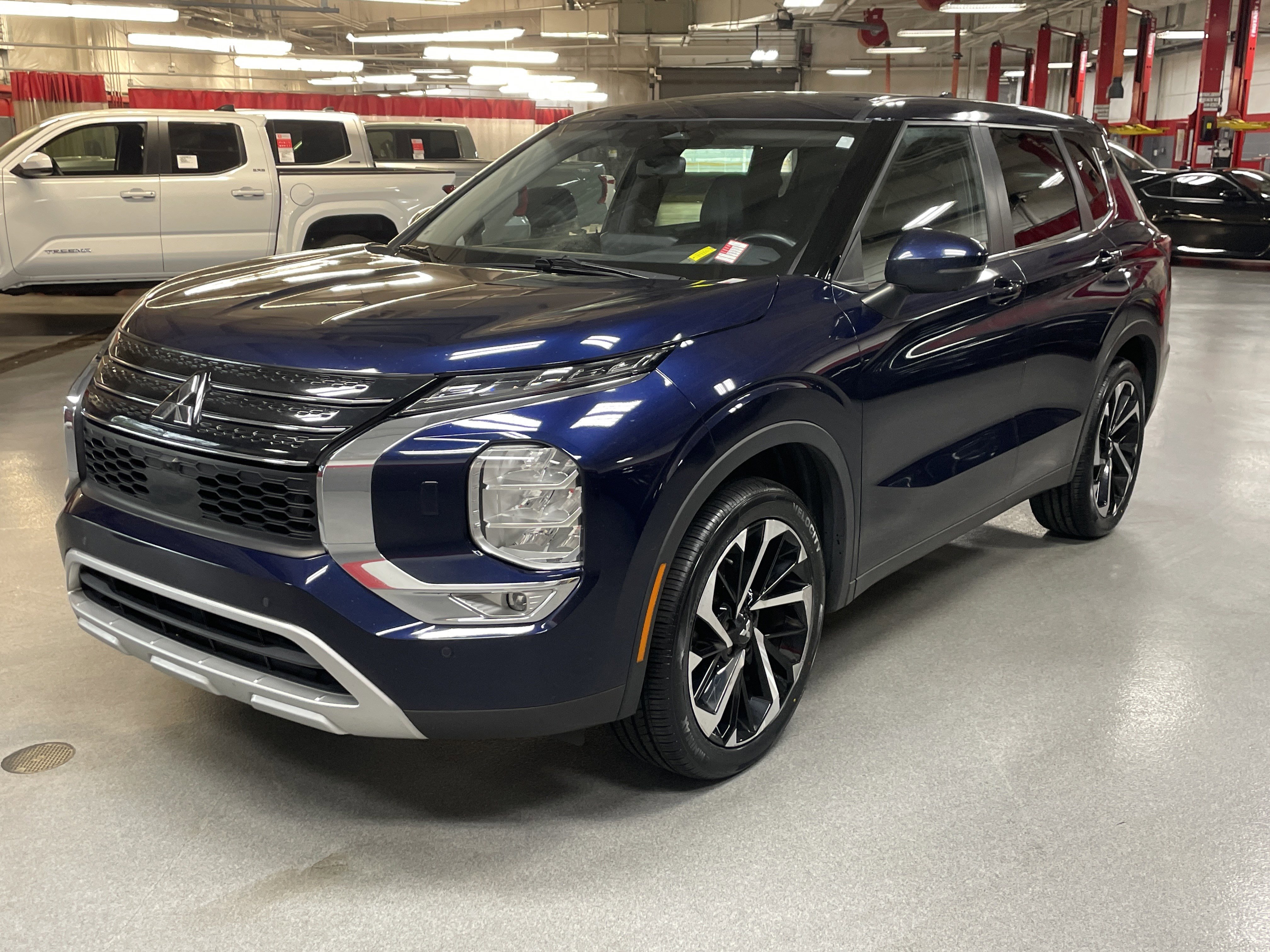 Used 2022 Mitsubishi Outlander SE image 5