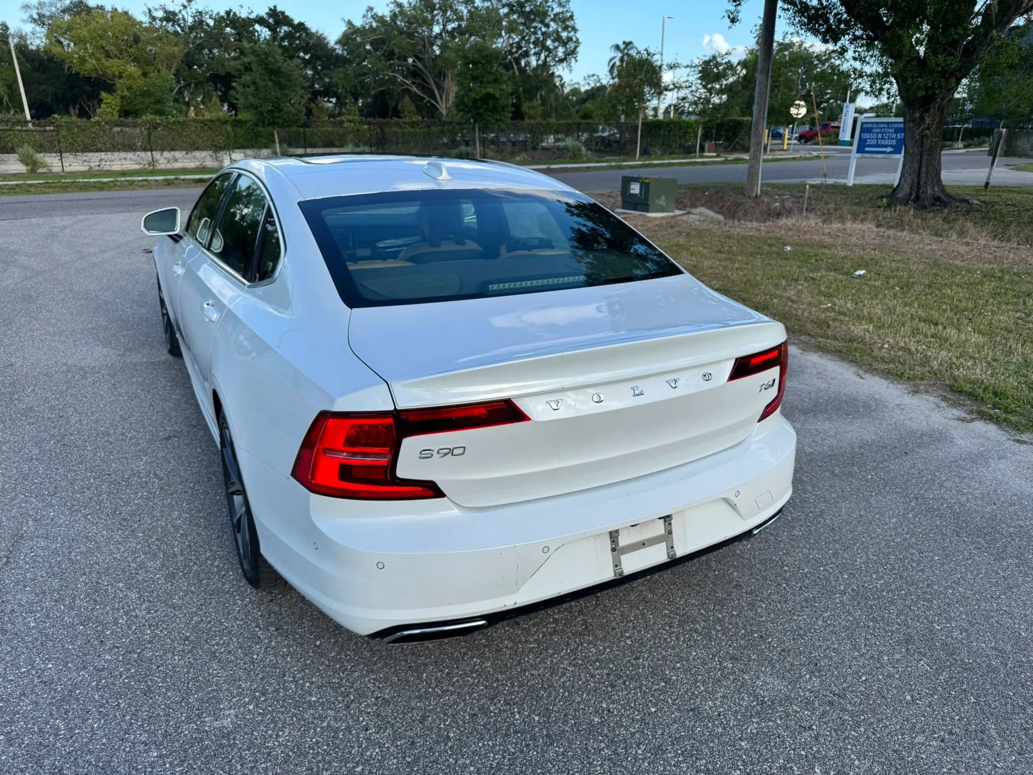 Used 2019 Volvo S90 T6 Momentum image 9