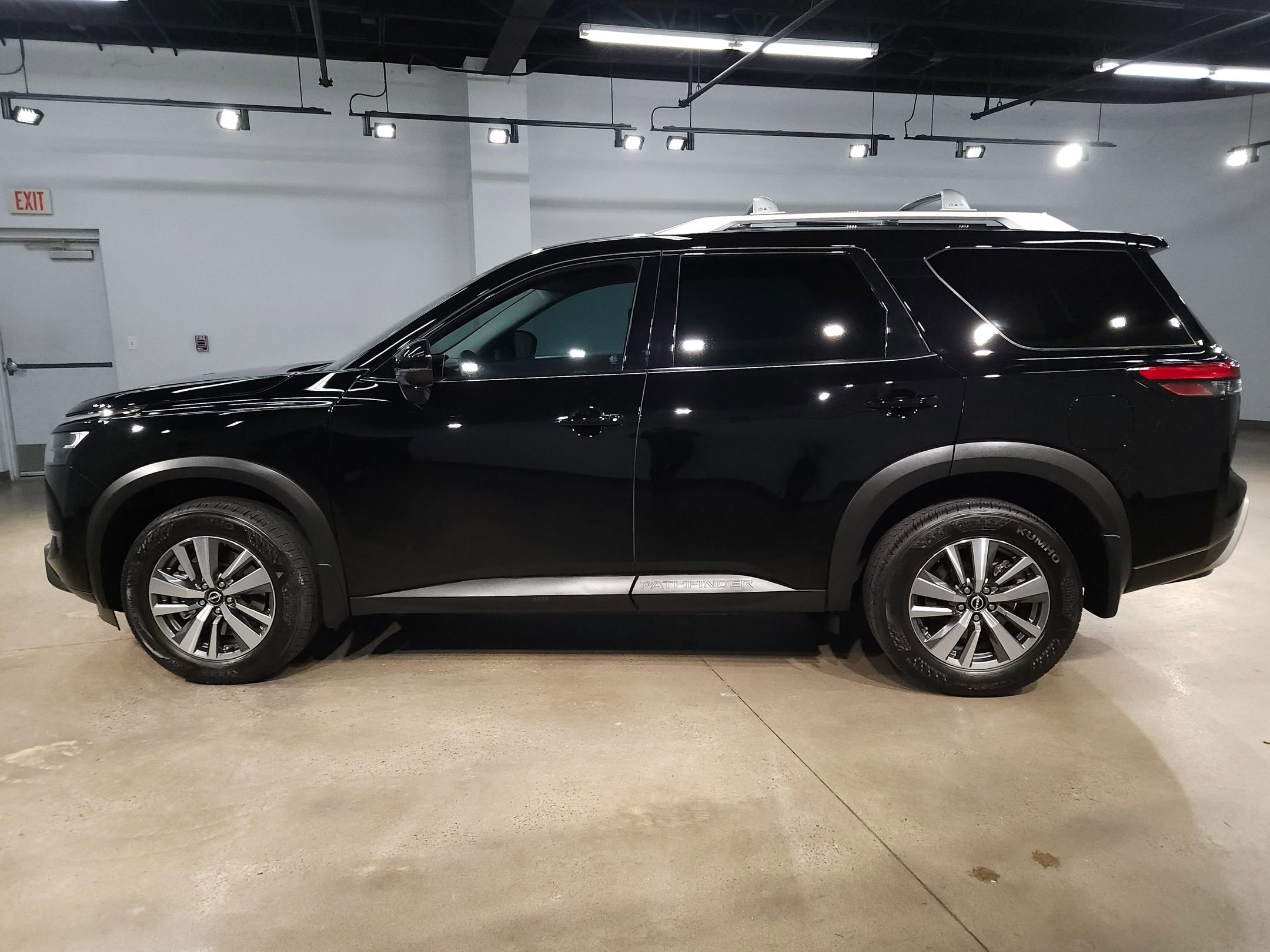 Used 2025 Nissan Pathfinder SL w/ Cargo Package image 4