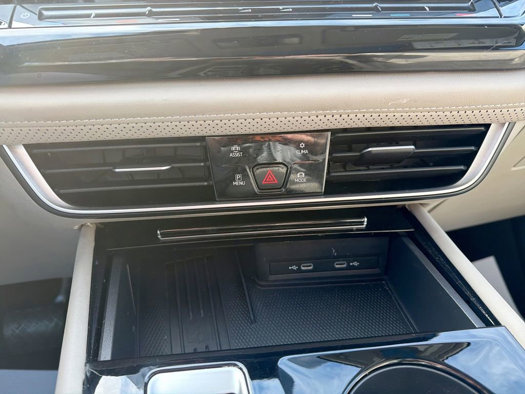 Used 2025 Volkswagen Atlas SE image 27