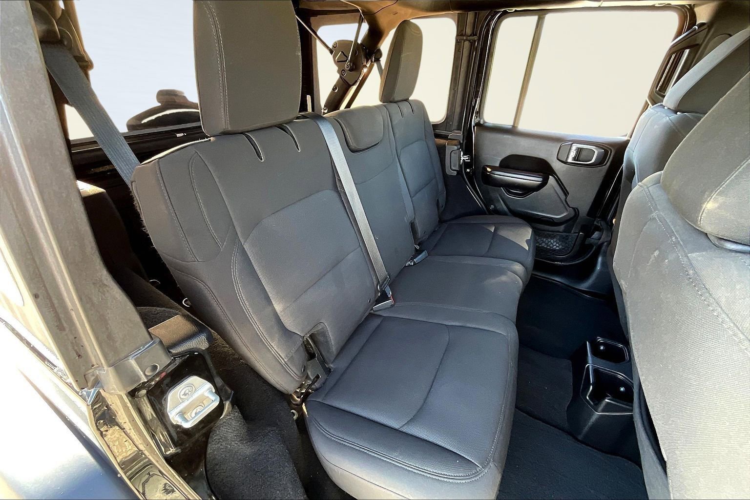 Used 2018 Jeep Wrangler Unlimited Sport S image 28