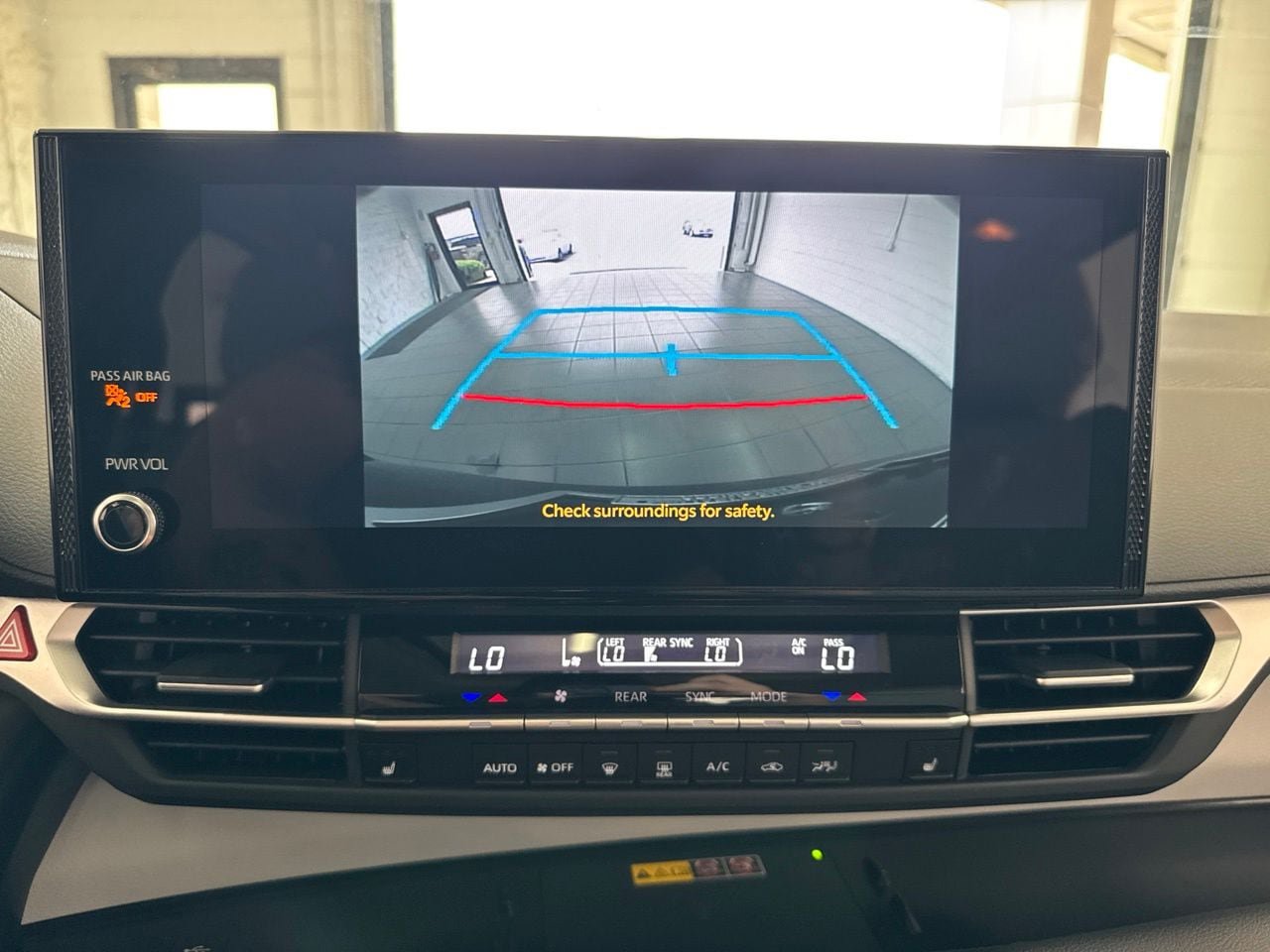 Used 2026 Toyota Sienna XLE FWD image 27